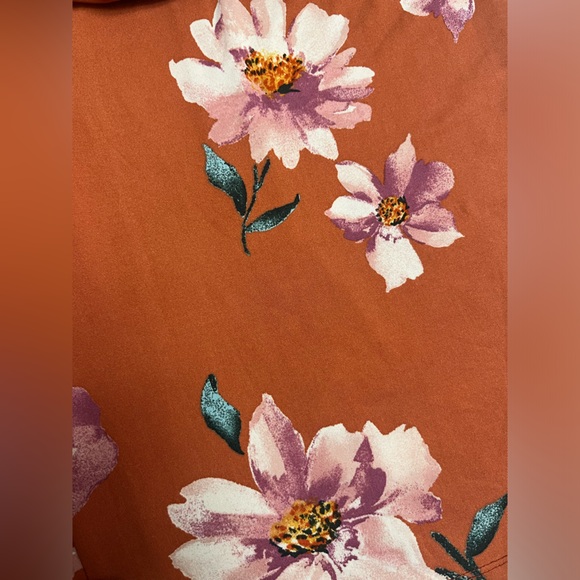 โฅ๏ธ FREE with any purchase ๐๐ฝ Iris โ๏ธ๐โ๏ธ gorgeous floral bodycon midi dress - Picture 13 of 13